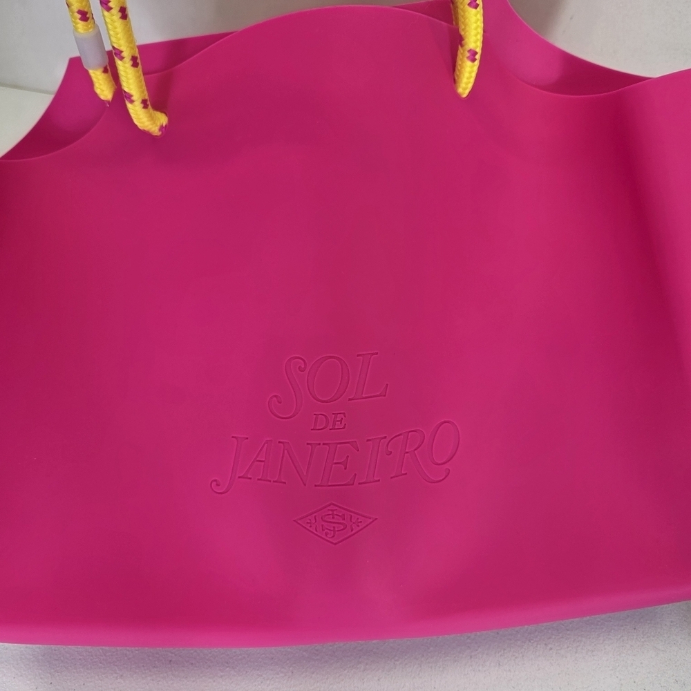 Sol de Janeiro Exclusive Pink Beach Silicon tote bag - Picture 9 of 10